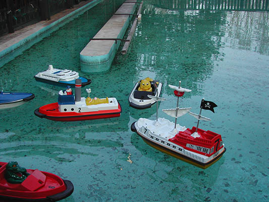 photo des bateaux électriques du Parc de la Tête d'Or